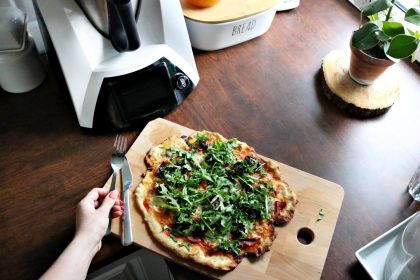 Ciasto_na_wloska_pizze_szybki_przepis_z_Cobbo_abc_thermomix