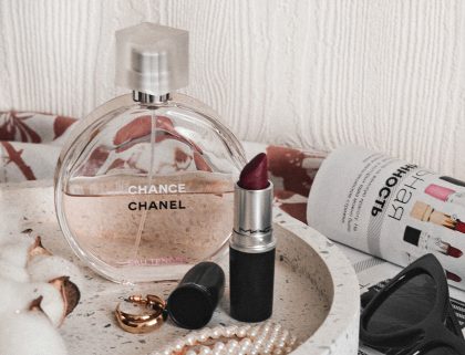 Kosmetyki_na_prezen_Propozycje_prezentu_dla_niej_i_dla_niego Kosmetyki na prezent wcale nie muszą być banalnym pomysłem.