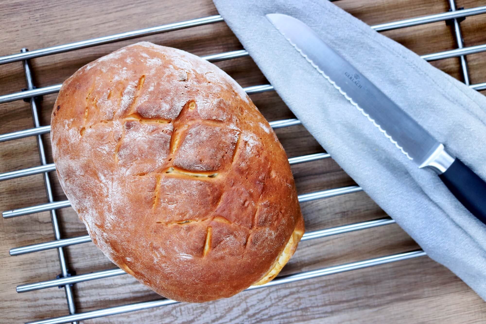 Prosty przepis na chleb pszenny na drożdżach i maślance